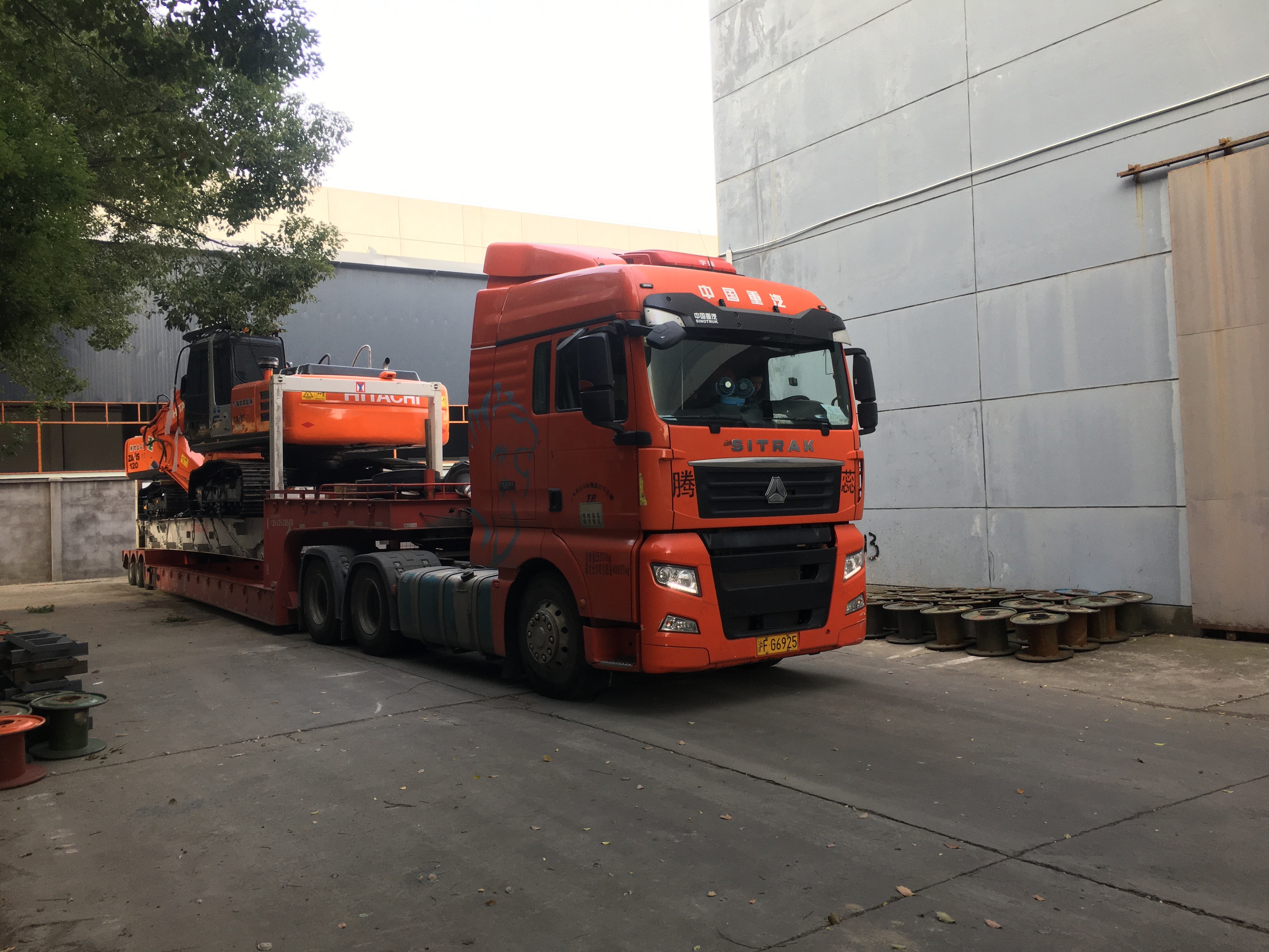 Original Hitachi Paint Used Excavator With Bucket Capacity 0.25m3 To 1.0m3