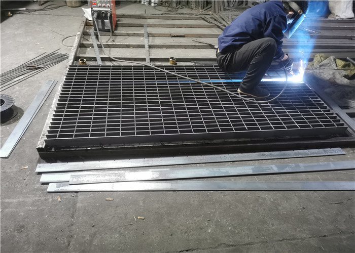 Pedestrian Catwalk Steel Grating Serrated Hot Dipped Galvanized Grating