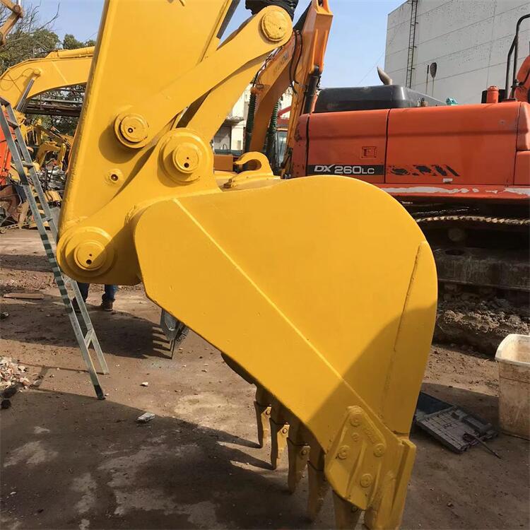 Used CAT320D Excavator with 1.0m3 Bucket Capacity and 860 Working Hours Made in Japan