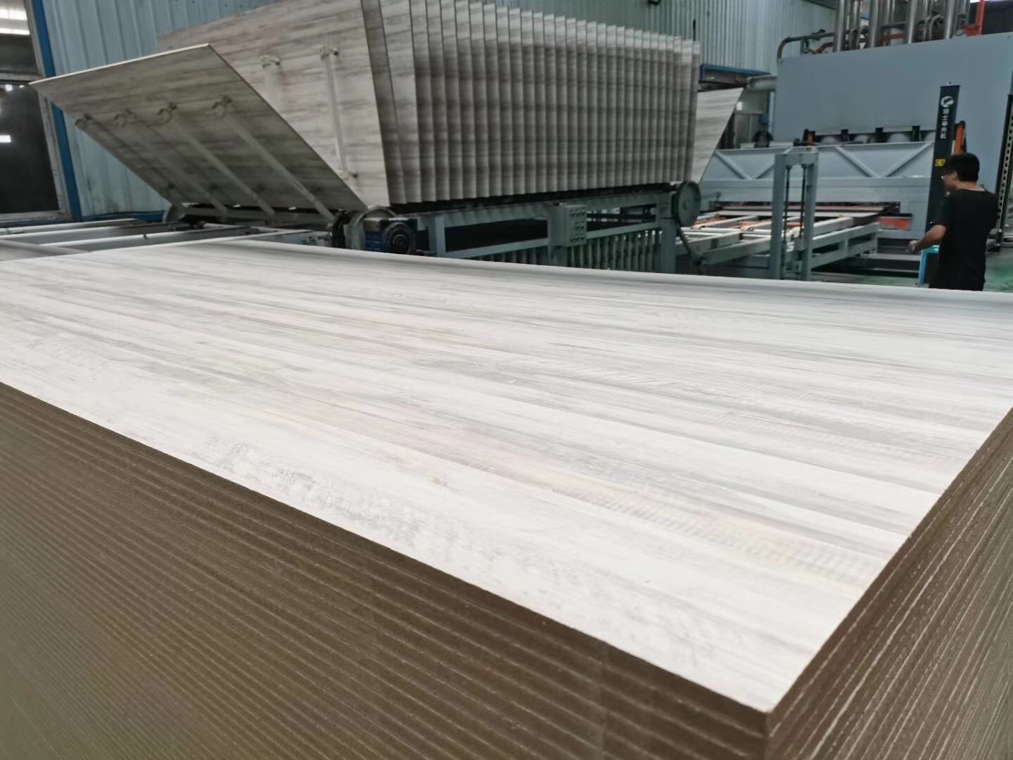 CARB Waterproof 18mm Melamine Faced MDF For Furniture