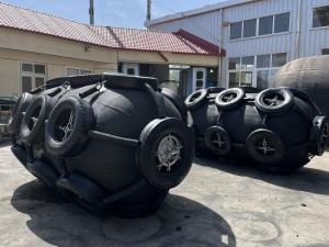 China Durable Black Cylindrical Fender With Performance Rubber wholesale