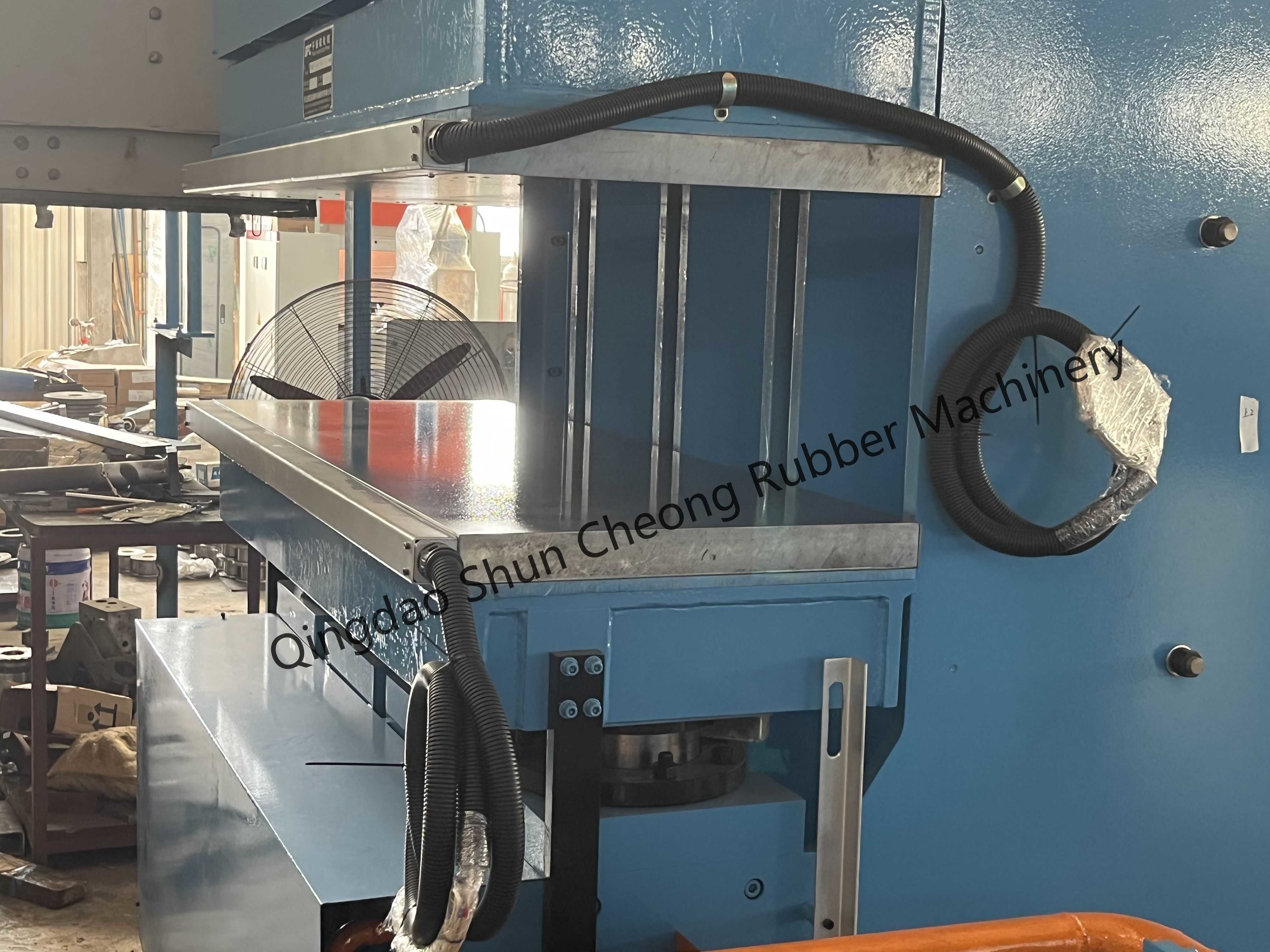 Low Noise SFC Rubber Vulcanizing Press Machine High Efficiency Independent Temperature Control XLB900*900*2