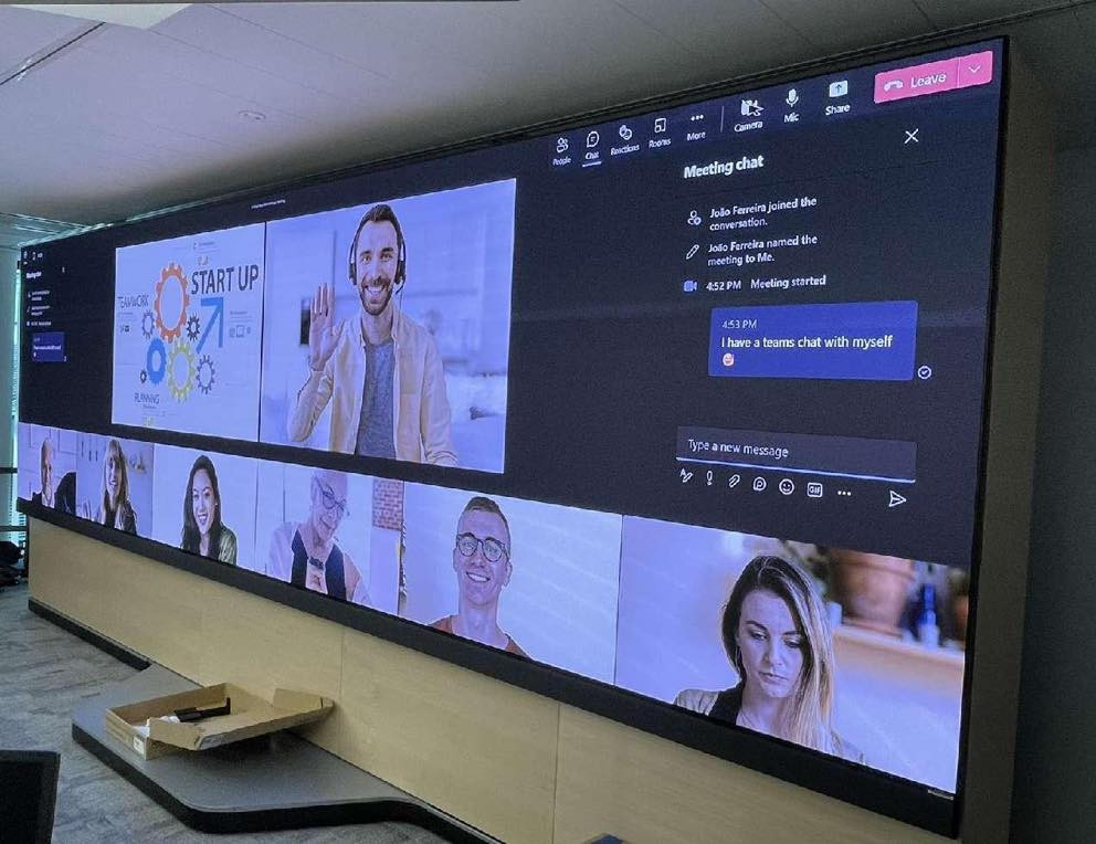 P3 Suspended Indoor Full Color LED Display 2500nits Brightness LED Billboard