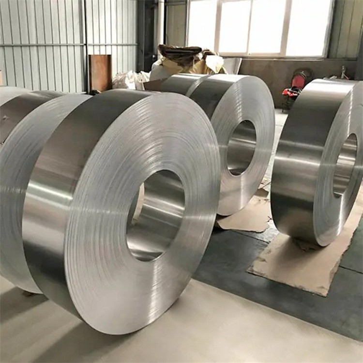 Hot Rolled 303 Stainless Steel Strip AiSi Forged Smooth Surface