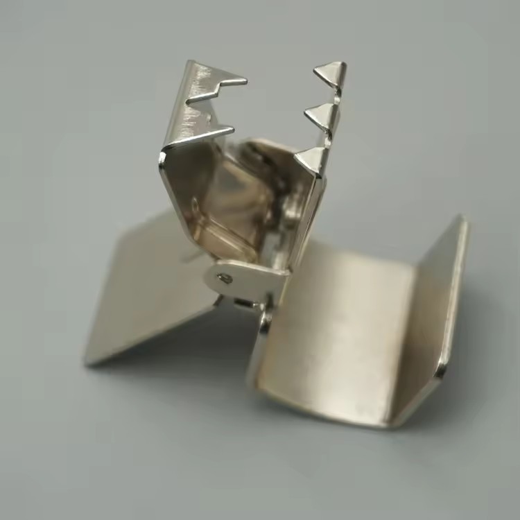 Stainless Steel Metal Rug Gripper Stamping Part Rug Hangers Carpet Hanging Clip