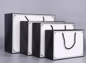 China Customized Size Luxury Carrier Bags , Eco Friendly Gift Bags Offset Printing wholesale