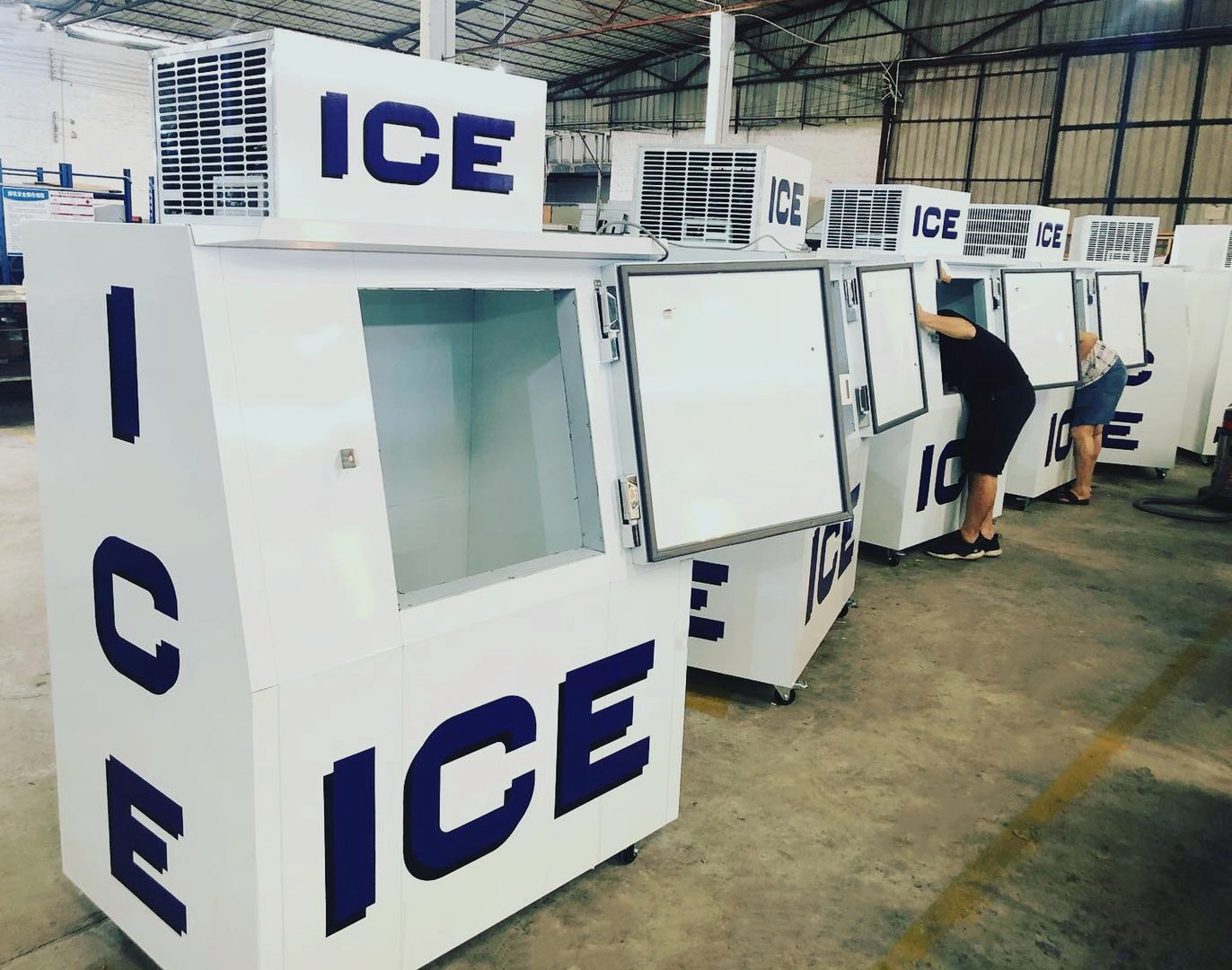 Bagged Ice Storage Freezer For Outdoor Ice Merchandising