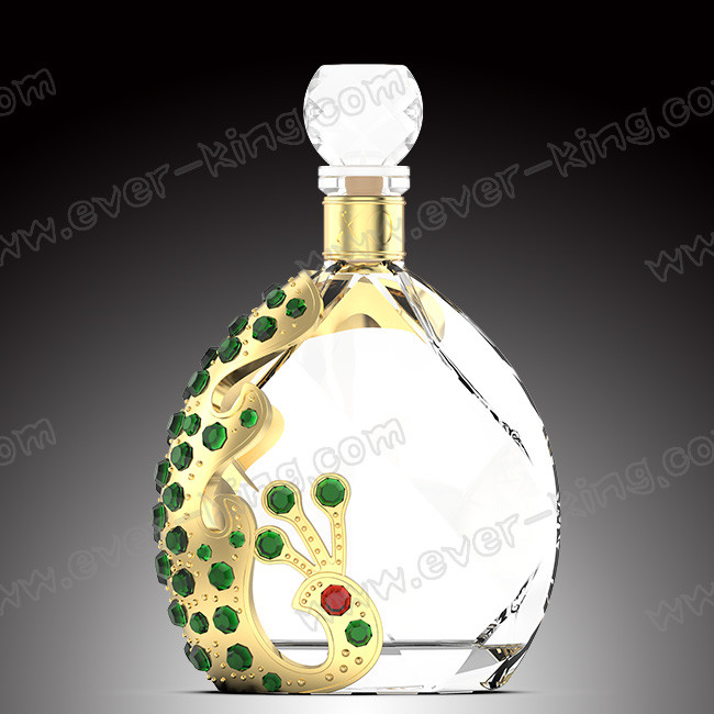 Luxury Crystal 700Ml Whiskey Glass Bottle With Glass Cap