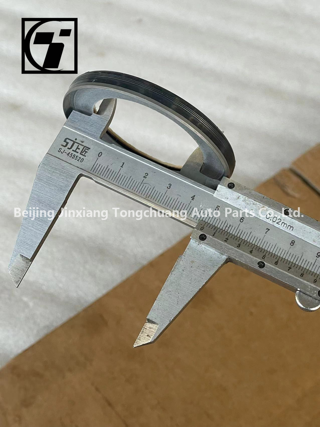 AUMARK Seal PM40004289 for T3 T4 T6 Car Model 2.5 Engine Crankshaft from AUCAN Series