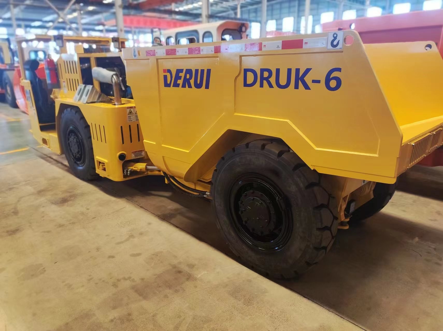 Compact DRUK -6 UK-6 Underground Dumper Truck 6 Tons Loading Capacity For Underground Mine