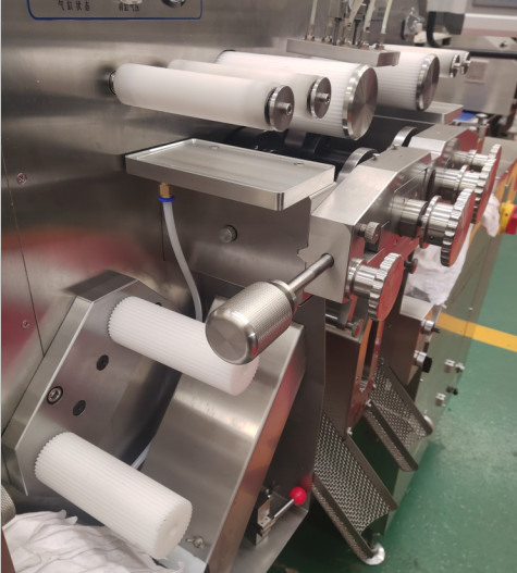 Capacity Running Speed 0-8rpm Vacuum Softgel Encapsulating Machine With 14 To 32 Plungers