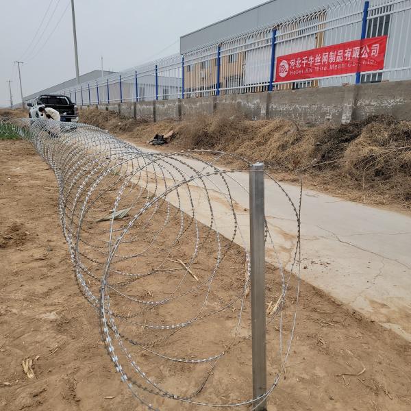Prison Enhanced Safety High Quality Galvanized 200m 500m Standard Size Farm Iron Barbed Wire Razor