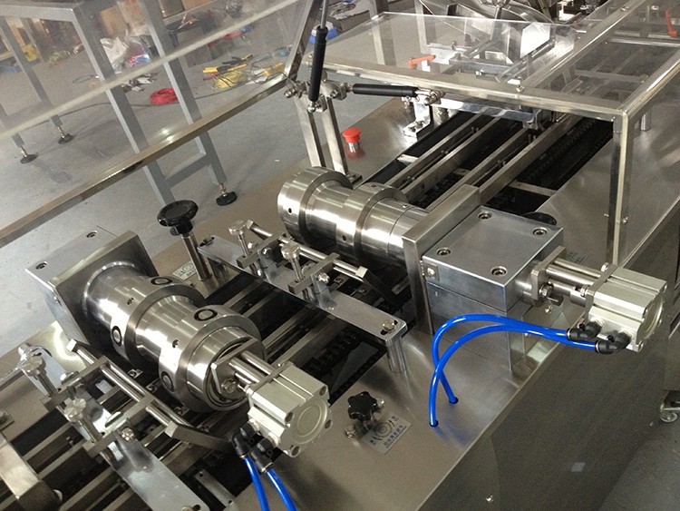 100-1300sandwiches/Min Ice Cream Biscuit Sandwiching Machine With Packing Machine