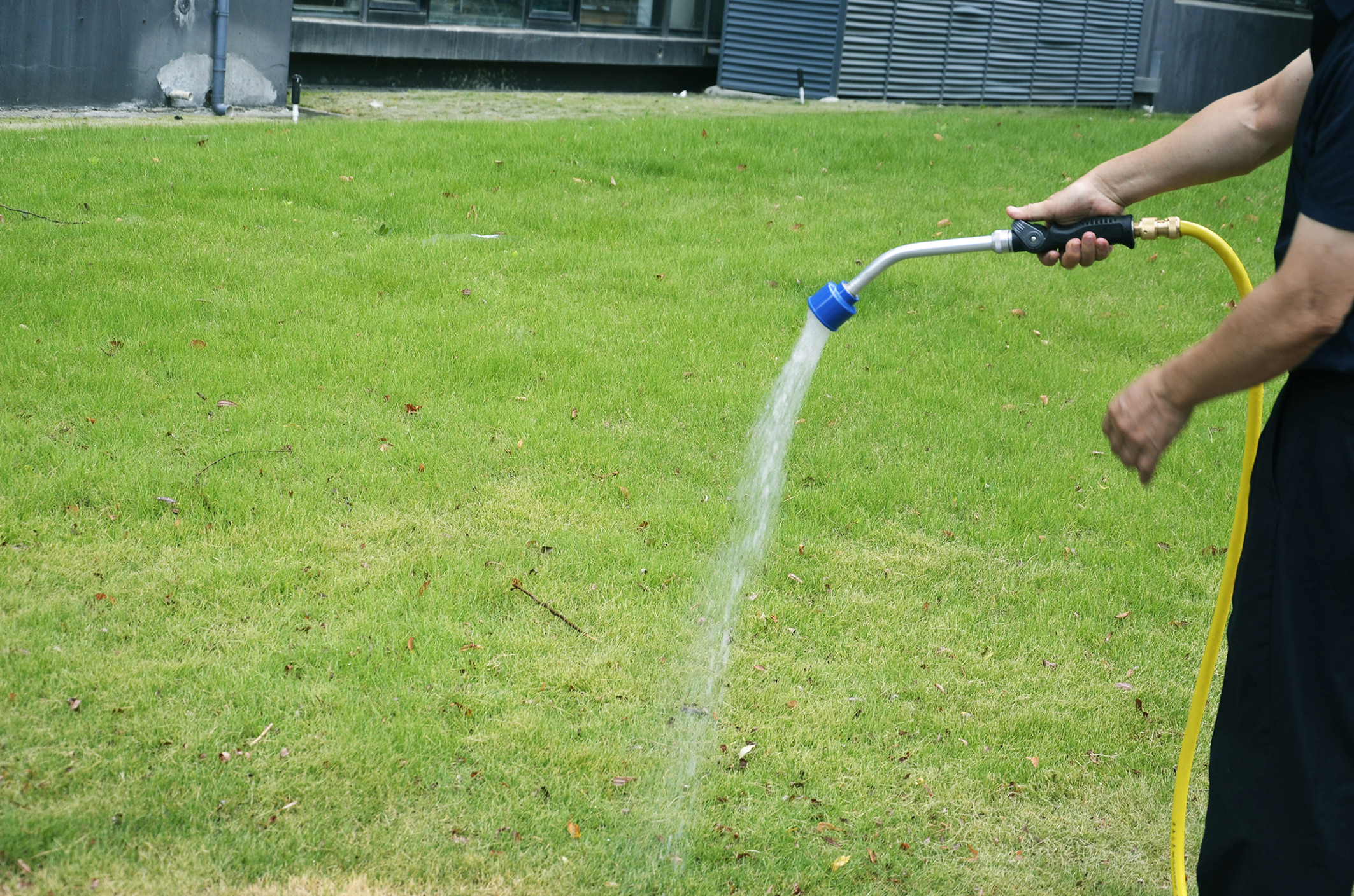 Thumb Control Metal Extended Soft-rain Sprayer