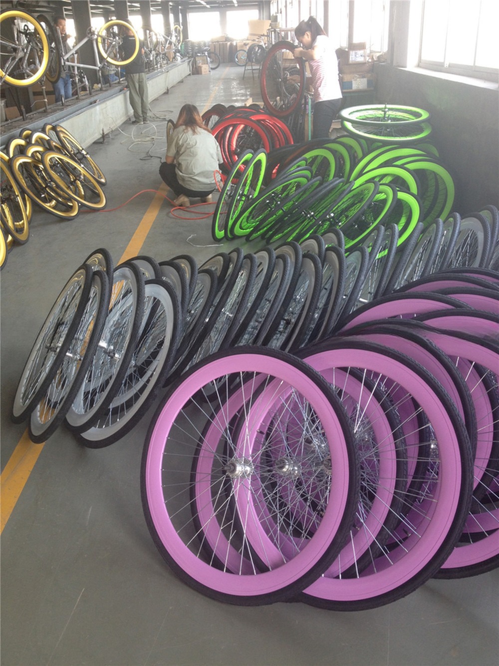 43mm Anodized Blue Flip Flop Fixed Gear Road Bike Wheel Set with Colorful Spokes