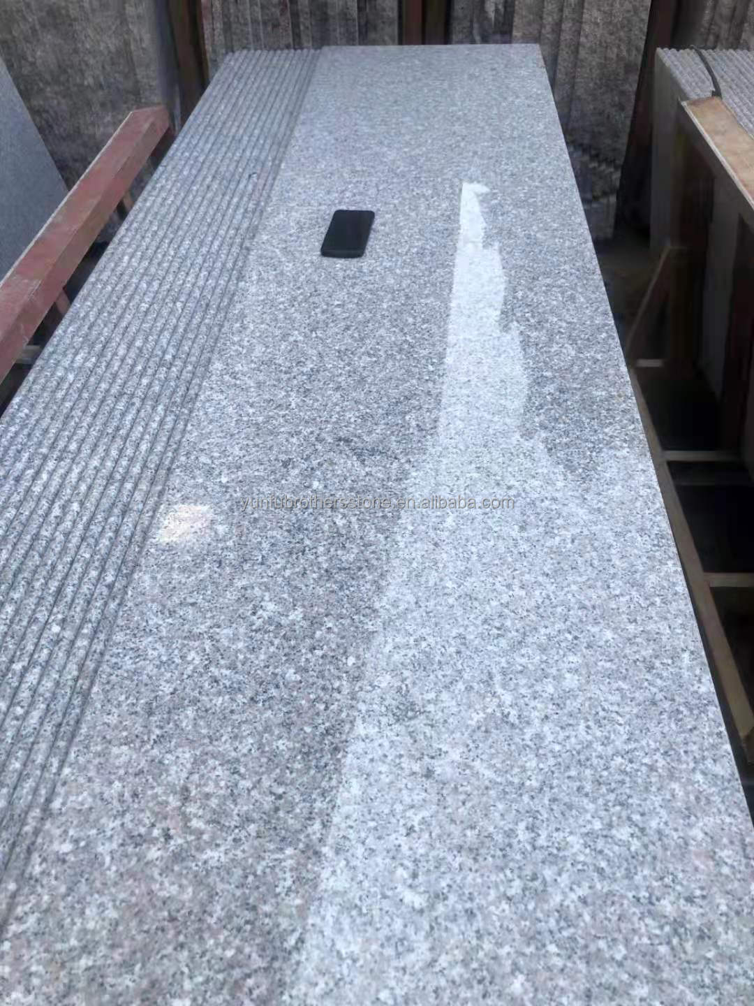 2800kg/m3 Density Chinese Granite Stone Polished for Modern Big Slab Natural Cut-to-Size