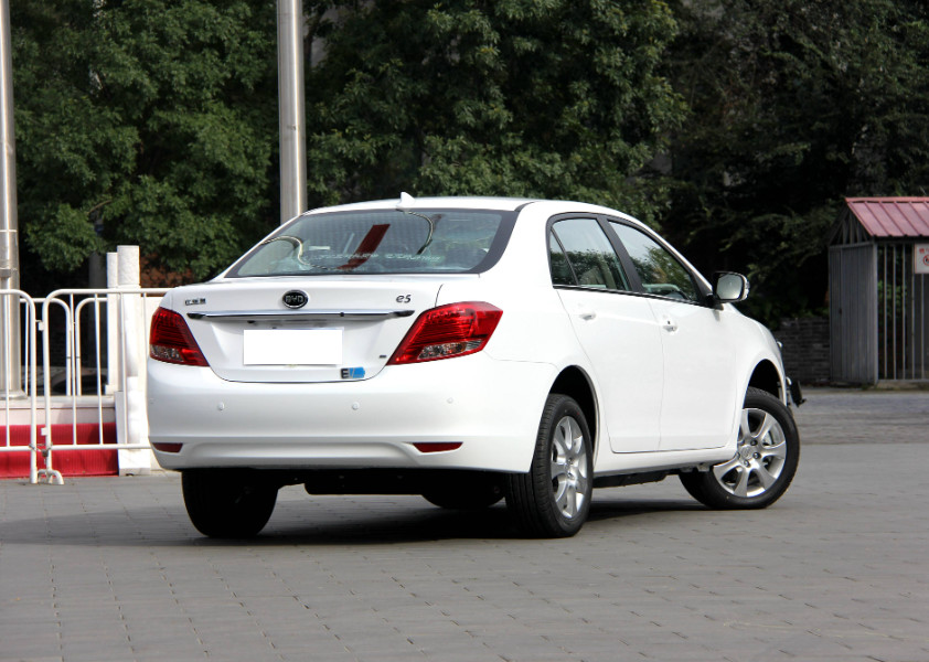 Electric E5 BYD Chinese Car Small EV High Performance 400 Mile Range