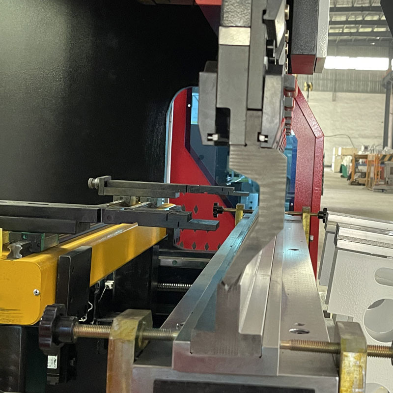 Delem Master Servo Motor CNC Hydraulic Bending Machine 80T1600MM