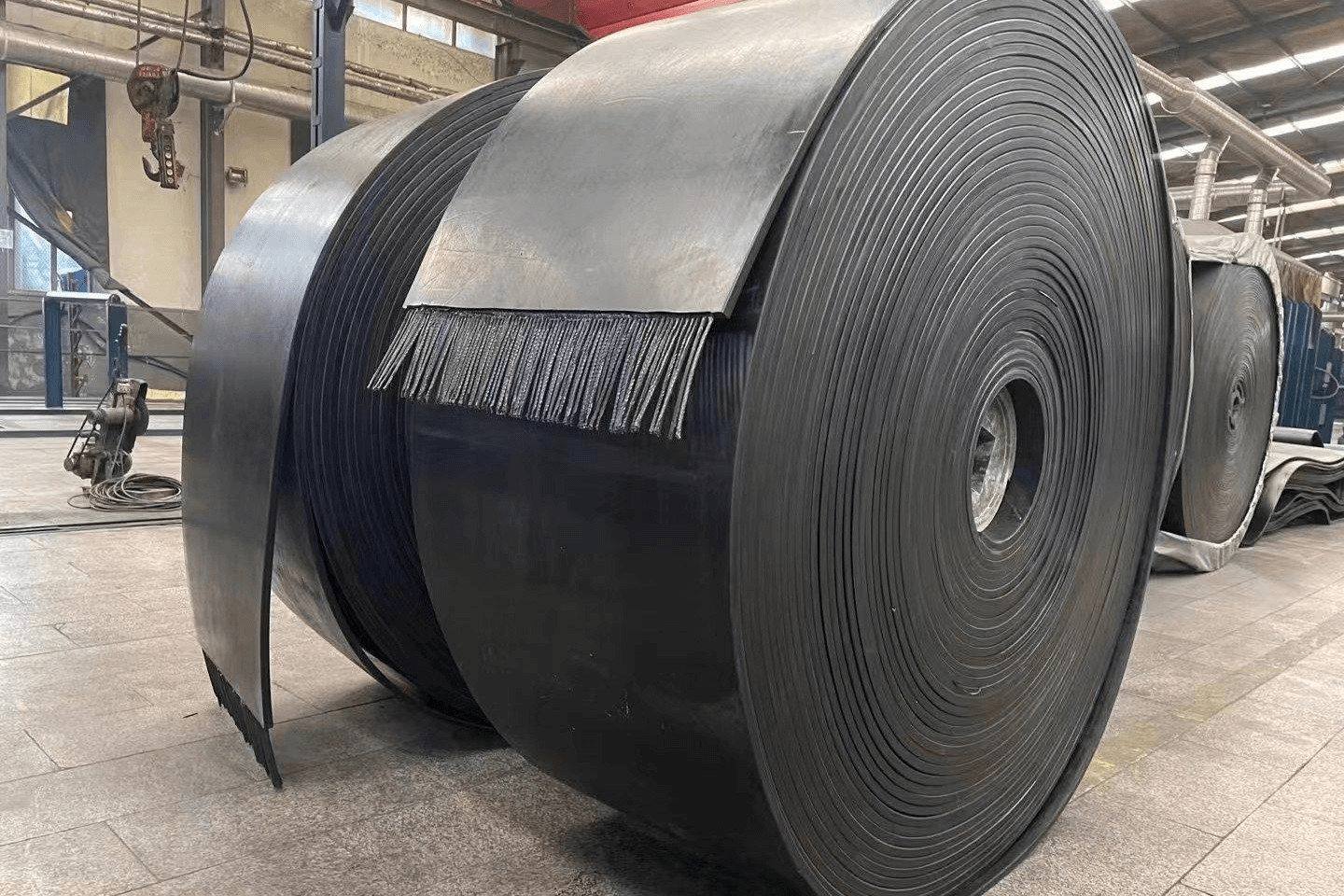 ST800 Flat Long Life Wire Rope Conveyor Belt With Low Elongation And Good Impact Resistance For Electric Power Metallurgy And More