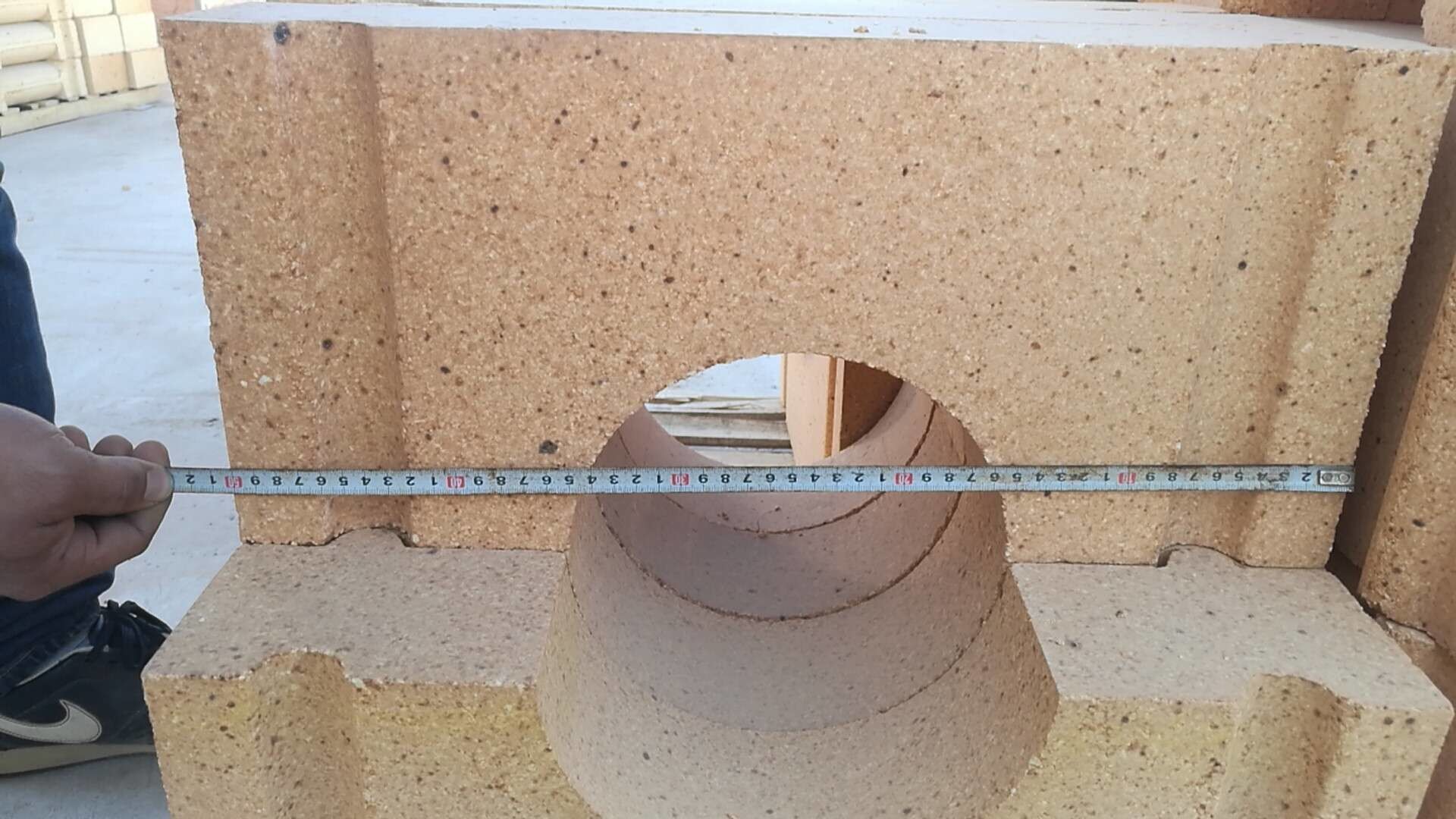 High Temperature Resistance Silica Refractory Bricks Varius Shapes Light Yellow Color