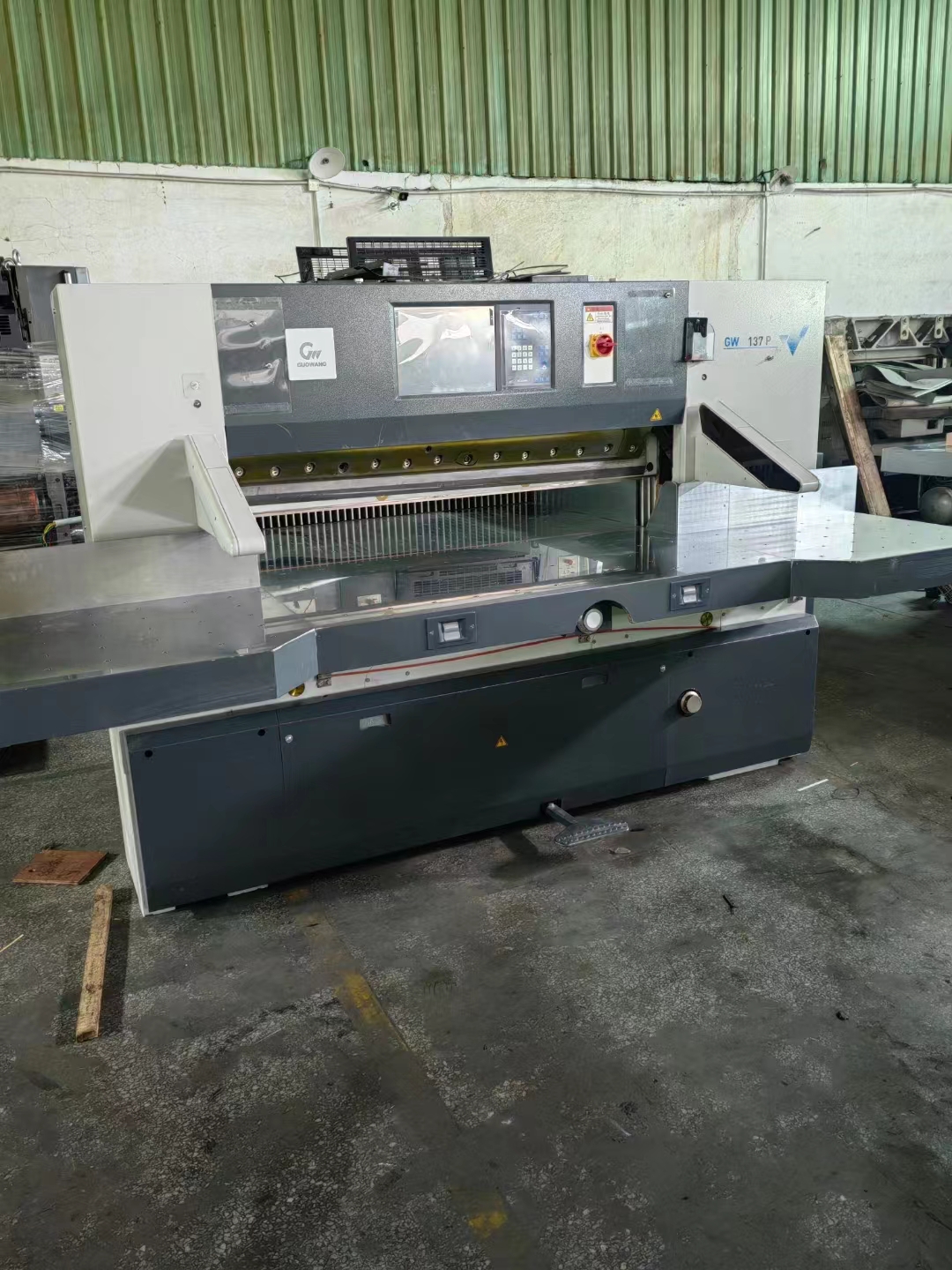 Precision 4000 KG Hydraulic Computerized Paper Cutter Guillotine Machine Voltage 220v