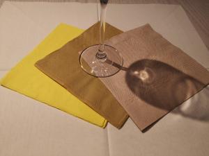 China Eco Friendly 2ply Luxury Paper Napkin 33x33cm Full Embossed Patteren wholesale