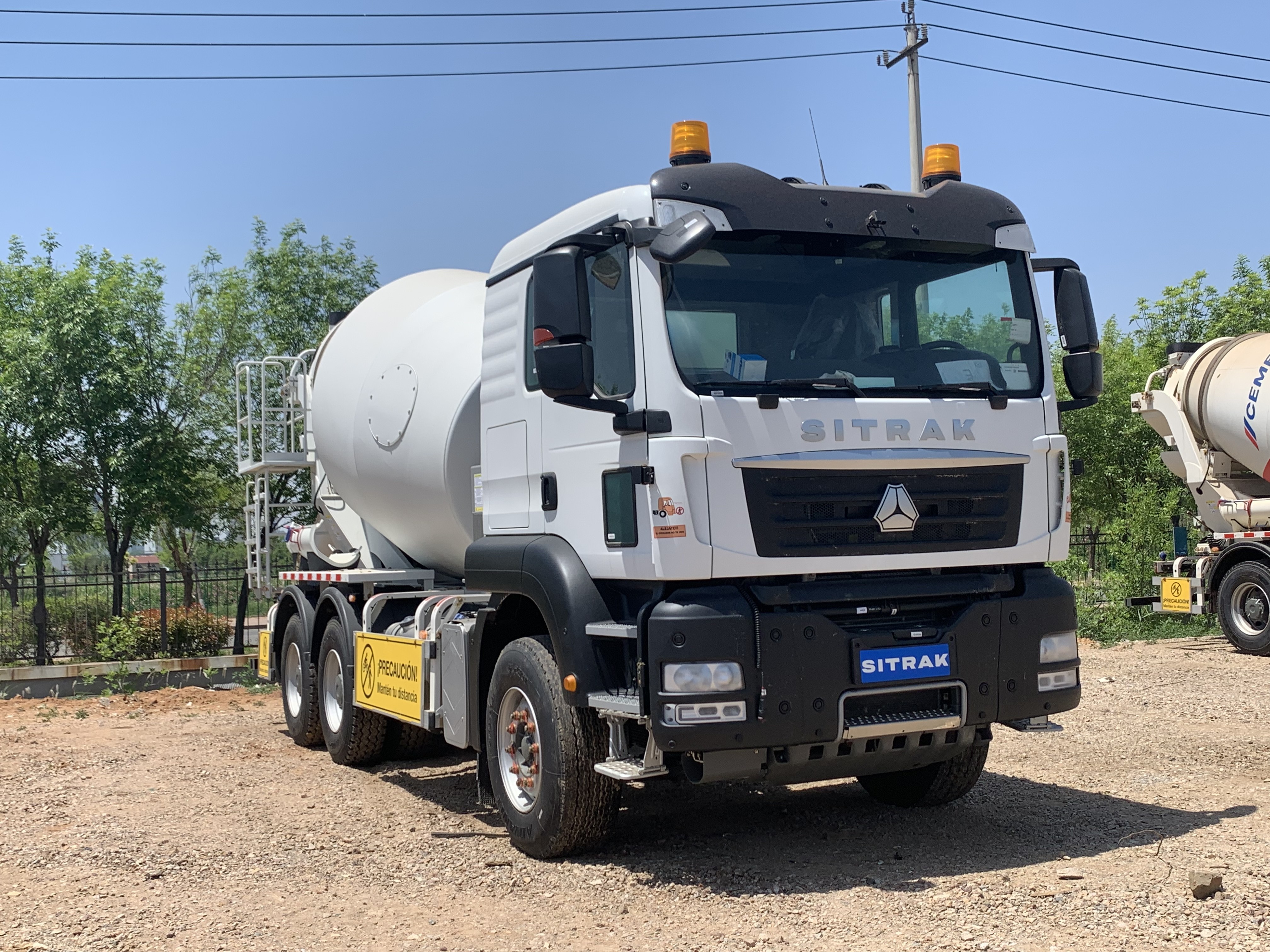 1000L Self Loading Concrete Mixer Truck 440hp Howo Concrete Mixture Truck