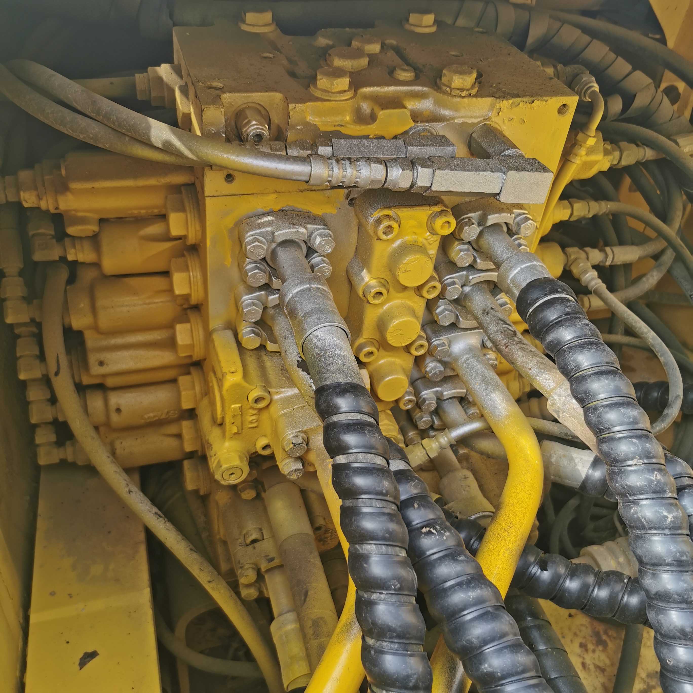Cummins Engine Komatsu PC220-8 Excavator 23TON Operating Weight and Good Condition