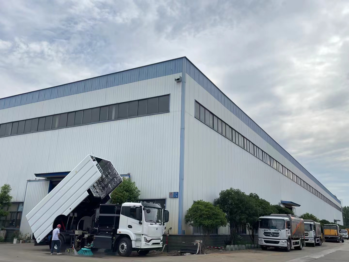 High Quality Road Maintenance and Cleaning Wet Multifunctional Dust Collection and Cleaning Vehicle
