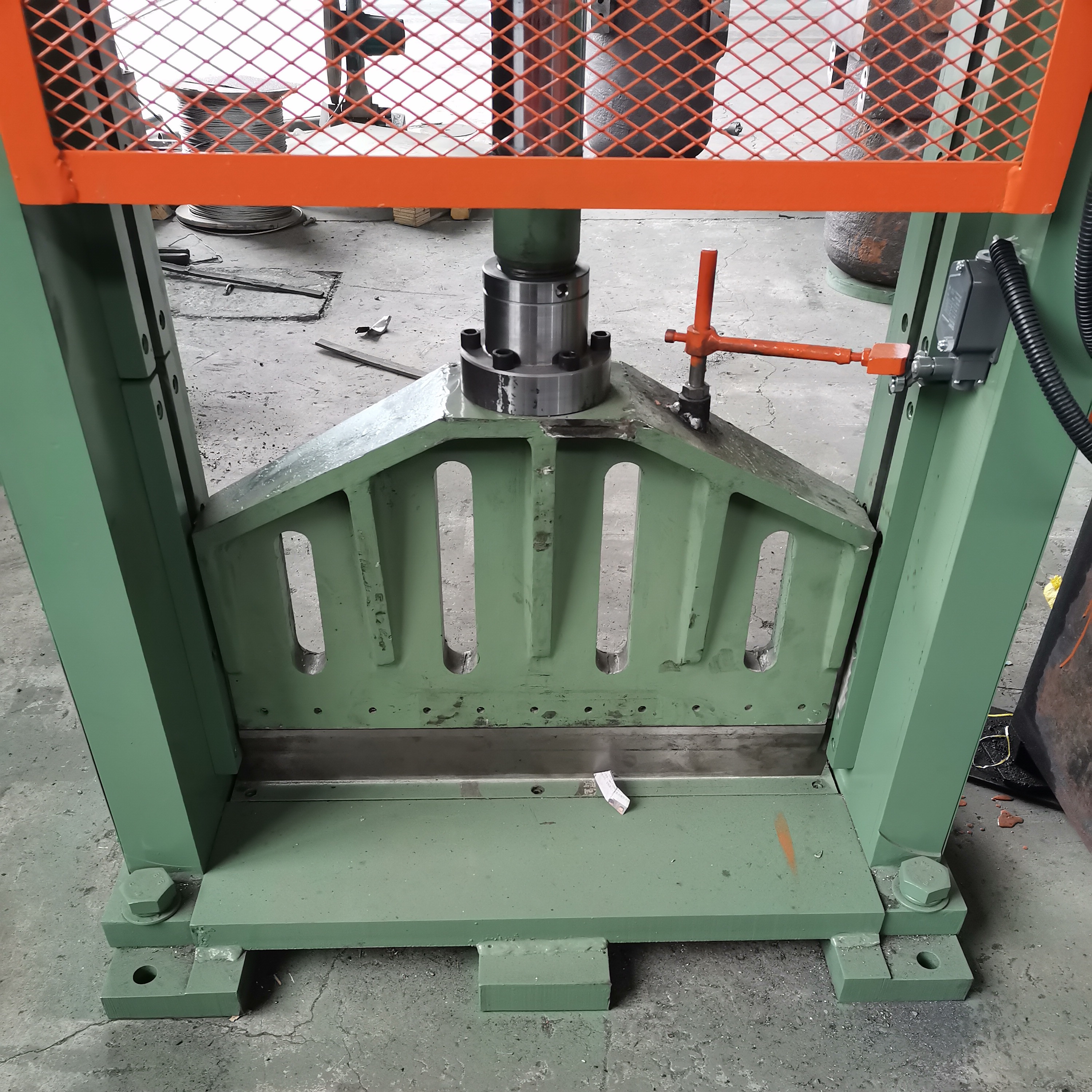 2000 KG Rubber Cutter The Perfect Solution for Large Size Cutting Needs