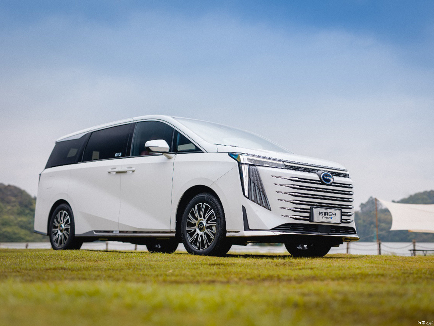 GAC Trumpchi E9 Fully Electric Car MPV Plug In Hybrid Engine 2.0T