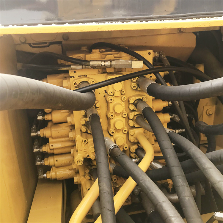 110 KW Komatsu PC220 Excavator with Cummins Engine Good Condition and Performance