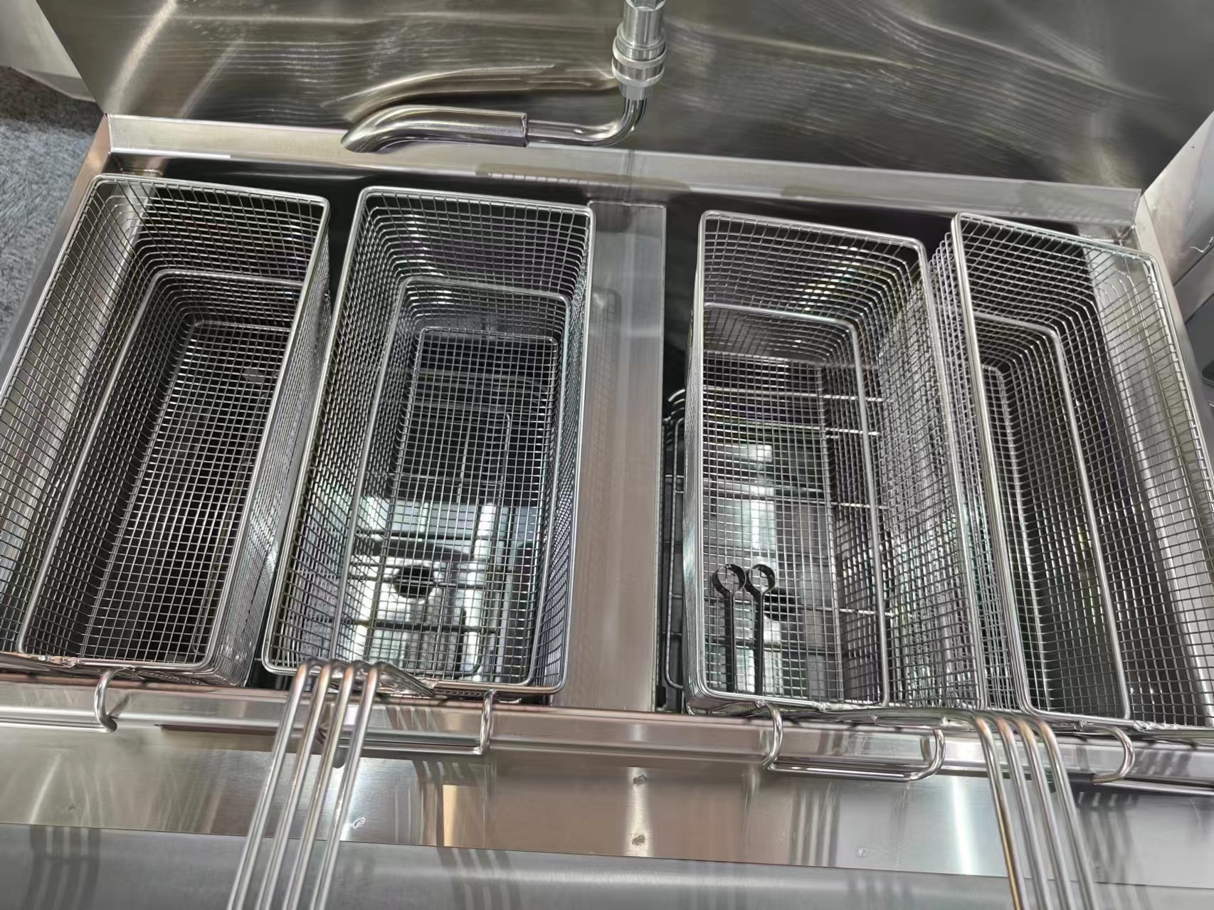 Two Pots Four Baskets Electric Digital Computer Panel Open Deep Fryer With Oil Filtration