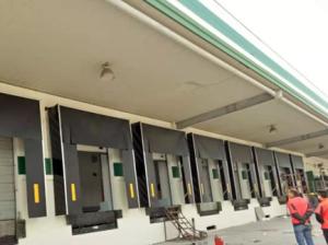 China Loading Dock Seals And Shelters Mechanical Truck Dock Shelters wholesale