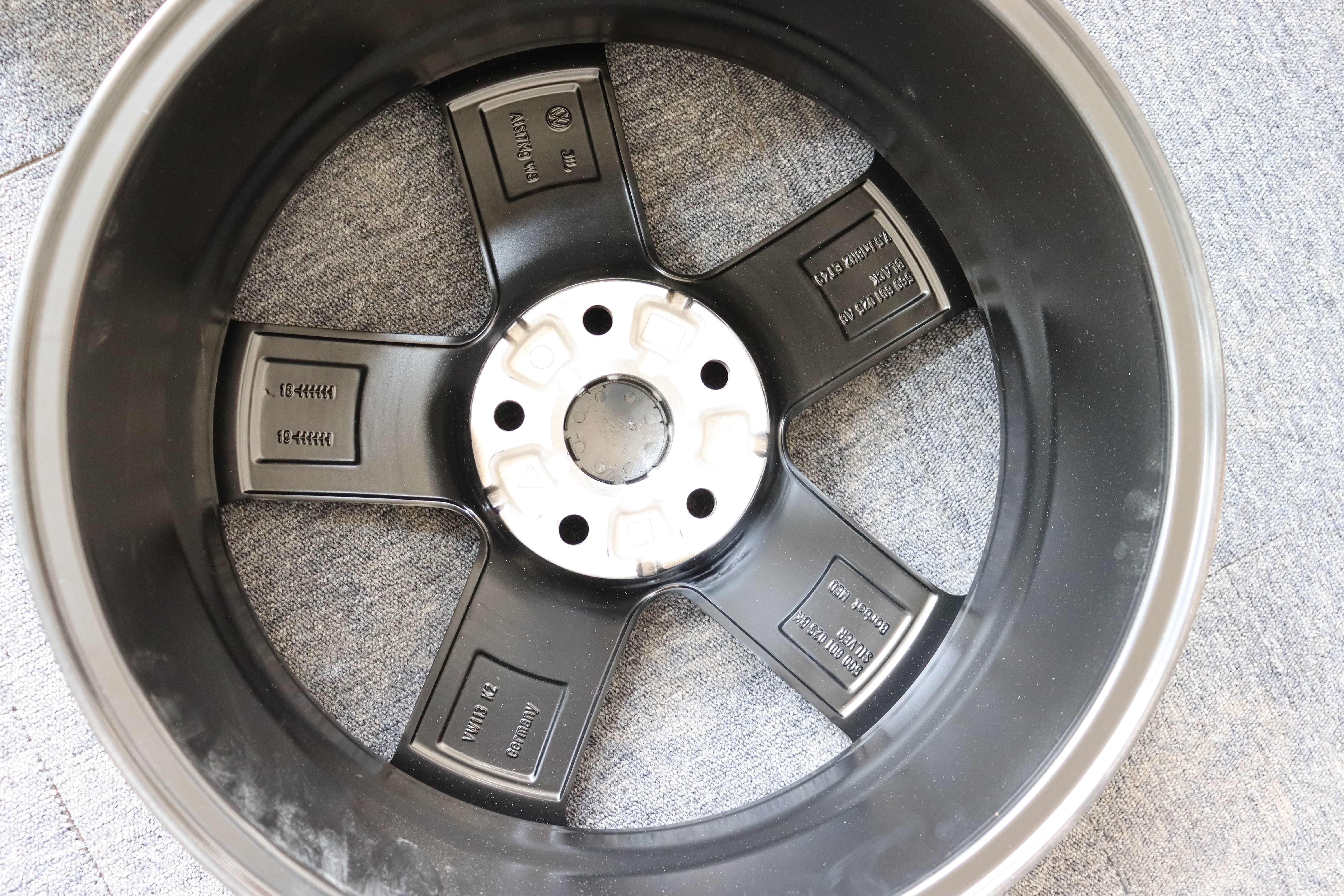 Black 7.5J Chrome Finish Alloy Wheels 5 Spoke 19 Inch Rims Volkswagen Golf 7 VII R