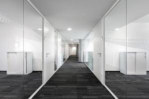 China Sophisticated Glass Screens Office Partition 108 series Frameless 12+12mm double glass wall soundproof wholesale