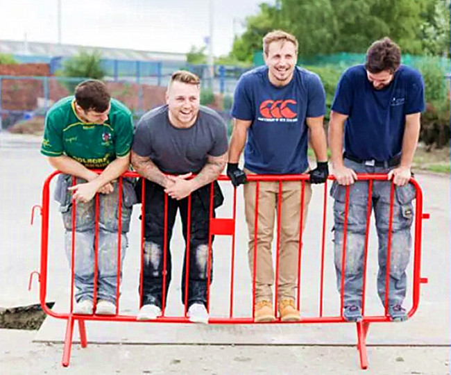 ISO9001 1.1x2.1m Metal Crowd Control Barriers Heavy Duty road safety fence