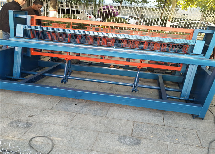 Stainless Steel Crimped Wire Mesh Machine 2-6mm Type 2.5m / 2.0m Width