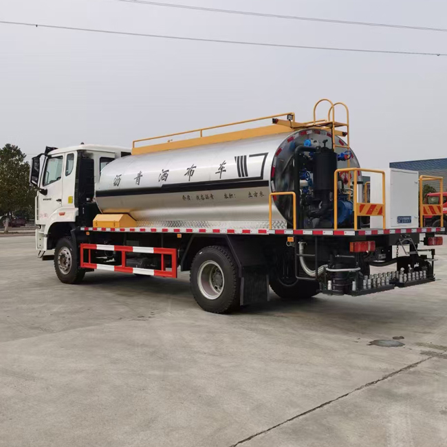 New Brand 4X2 HOWO Factory Direct Supply 13 m³ Truck Asphalt Sprinkler Truck Mud Sprinkler Truck