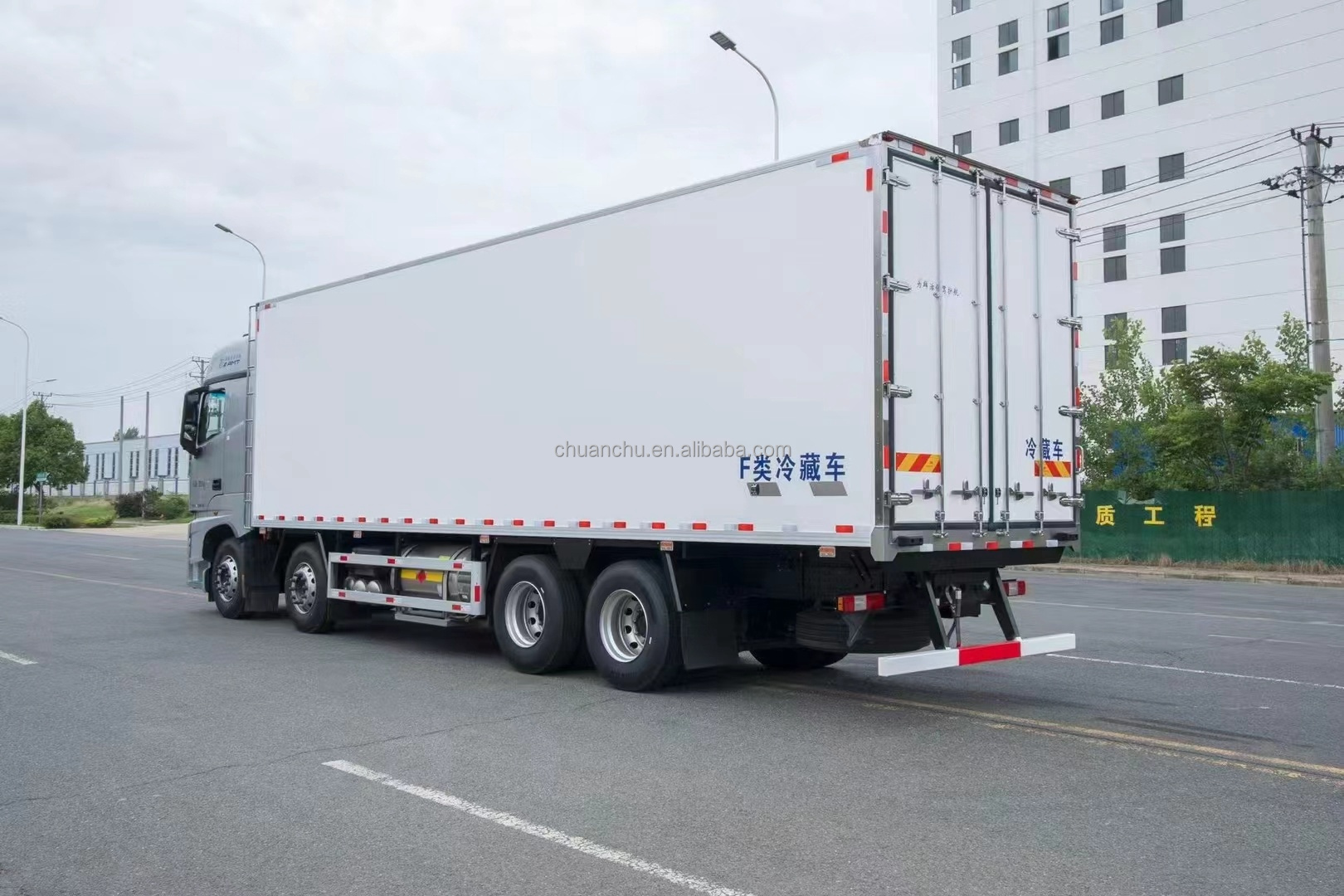 Foton 8.5m 3 Axis 6x2 Refrigerated Box Truck Gasoline Fuel Type Euro 4