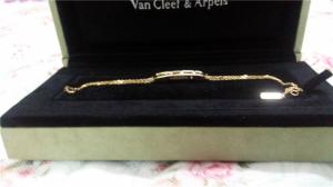 China 18K Yellow Gold Bracelet with Moveable 3 Diamonds Fine Jewelry wholesale