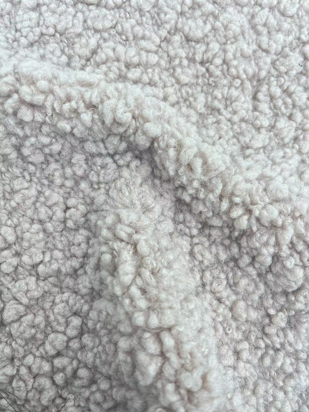 Soft and Durable Knitted Weft Teddy Fleece Fabric for Home Textile/Garments/Toys