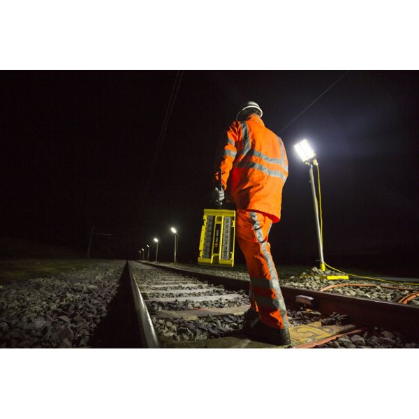 High Brightness Solar Flood light with 2835 LED Chips and 15000MAH Battery for 200W Power