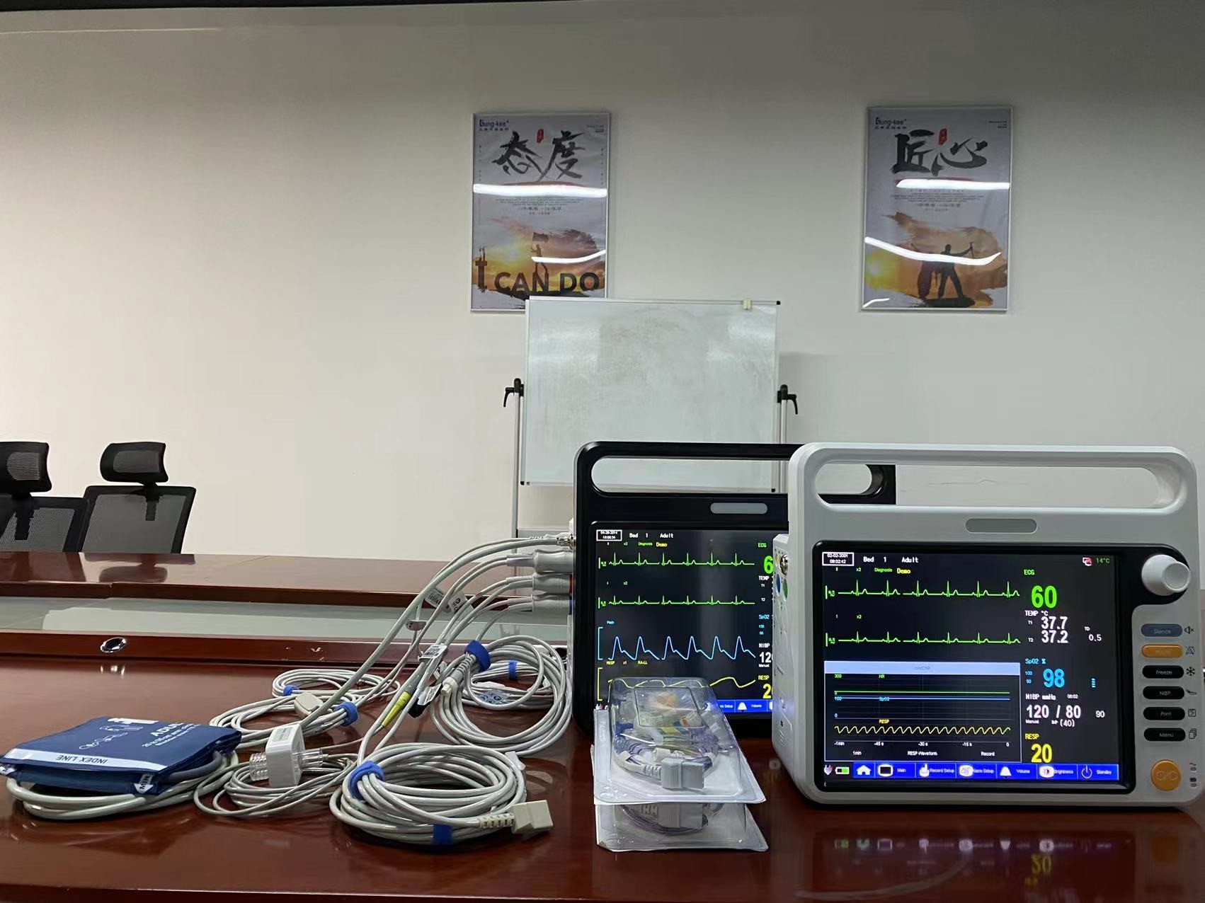 12.1 Inch Screen Portable Patient Monitor For Neonate Diagnostic Operation