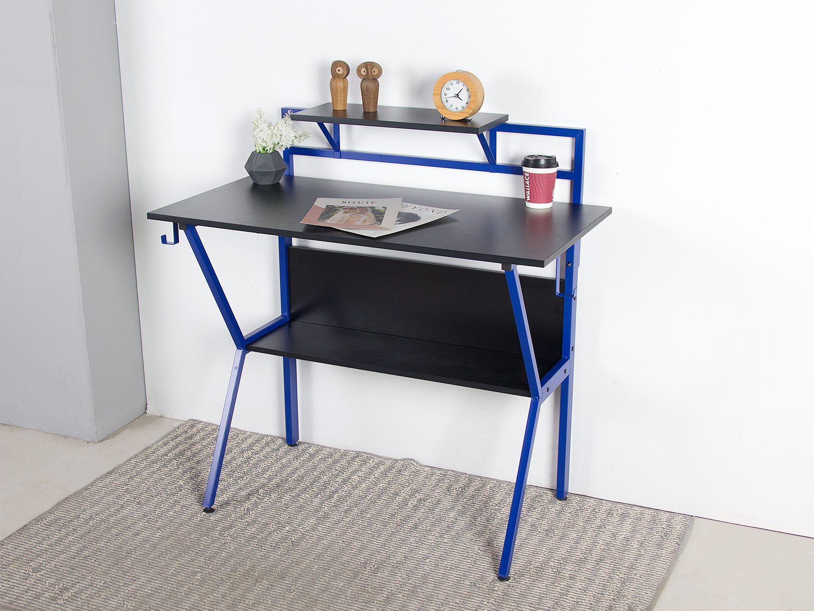 Office Gaming Desk in Northern Europe Style with Simple Design and Customized Color