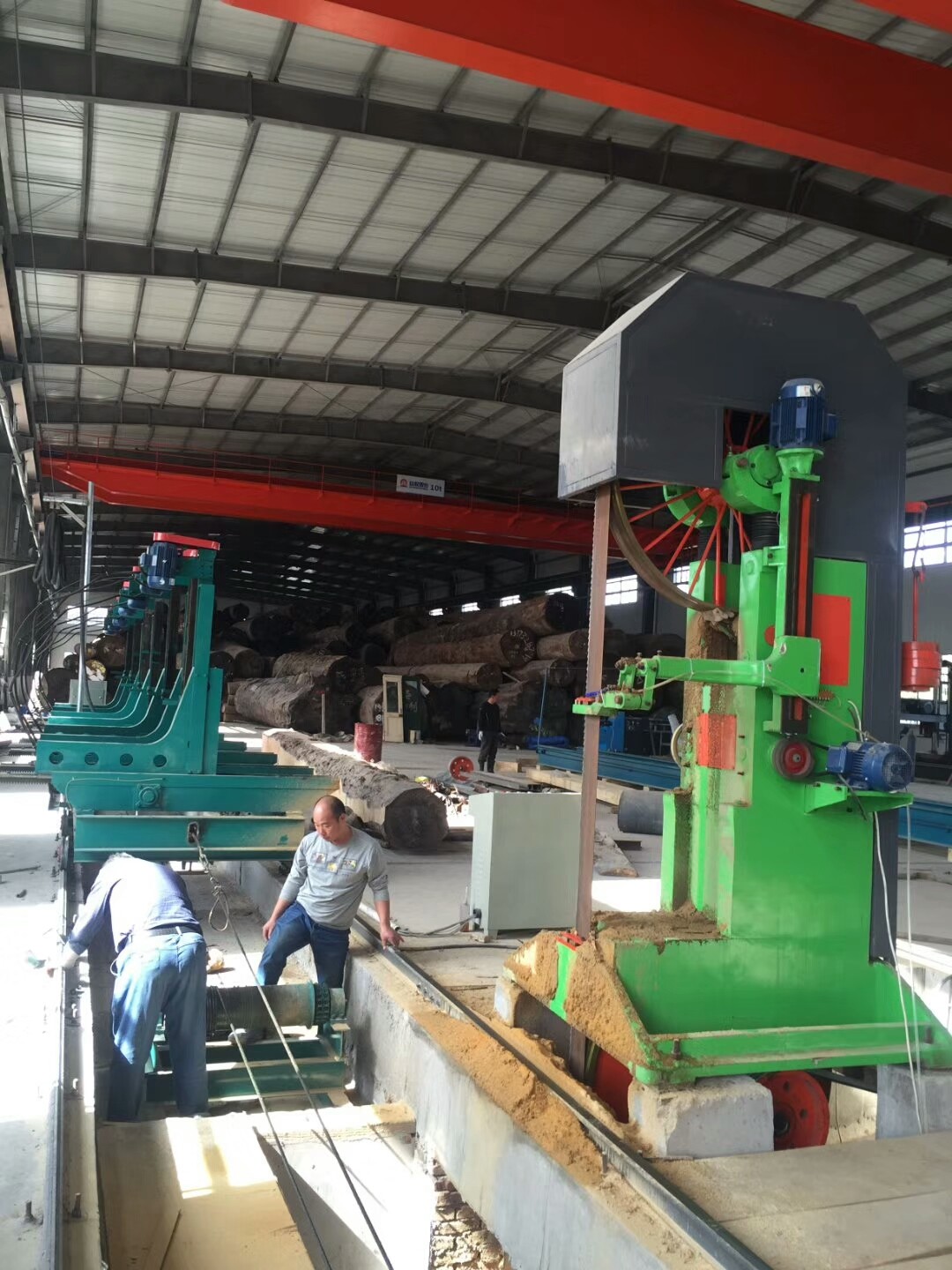 Lumber Sawing Machine Vertical Band Saw Machine with carriage For Sawmill Wood Cutting