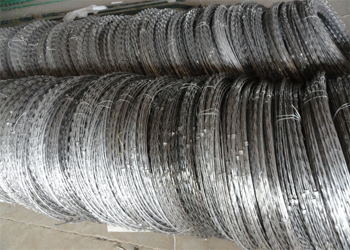 Hot Dipped Galvanized BTO22 450mmx10kg Per Roll With Clips Cross Razor Barbed Wire