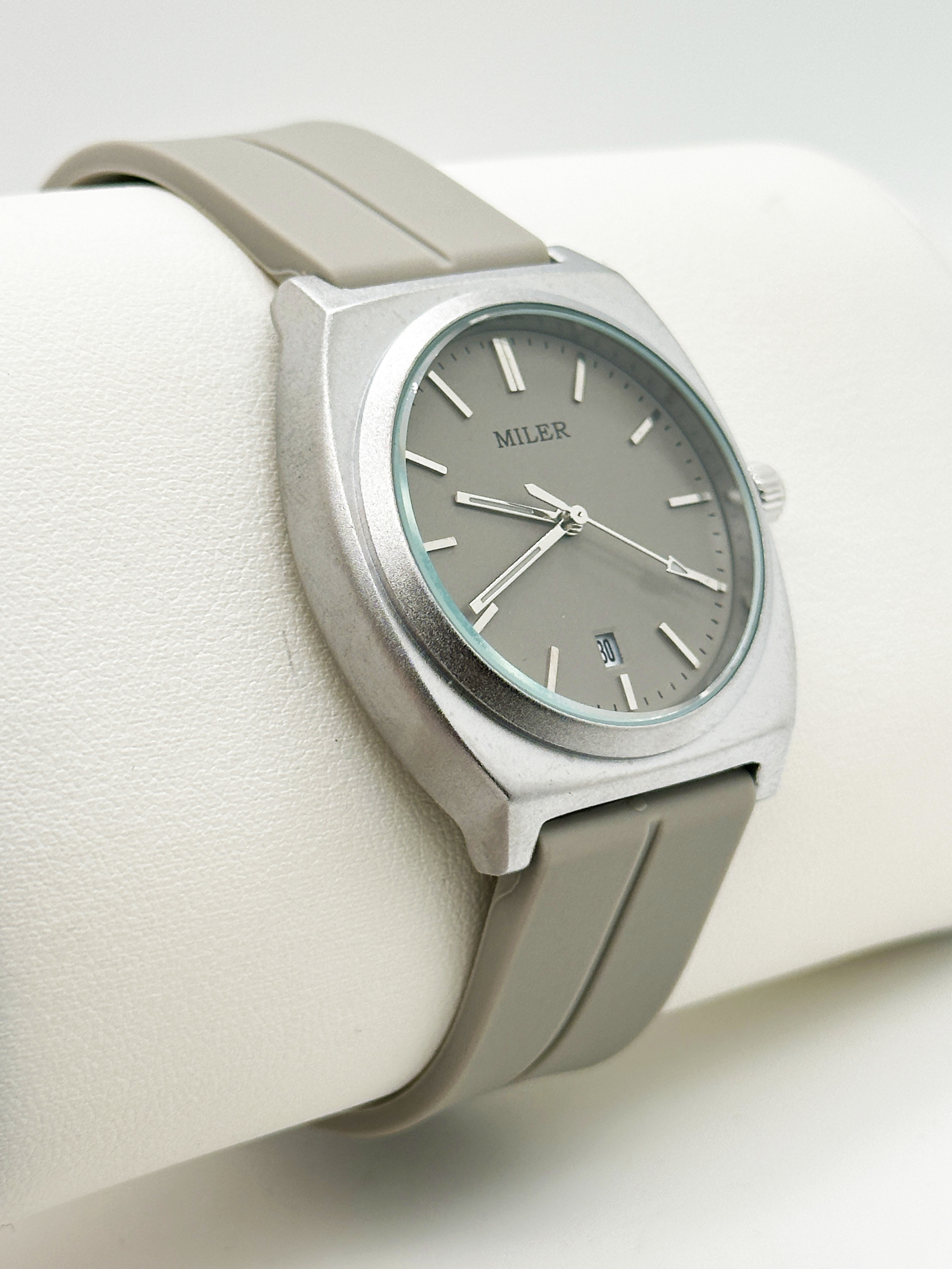 ODM Fashion Sport Minimalist Niche Silicon Strap Watch With Stainless Steel Case for Lady
