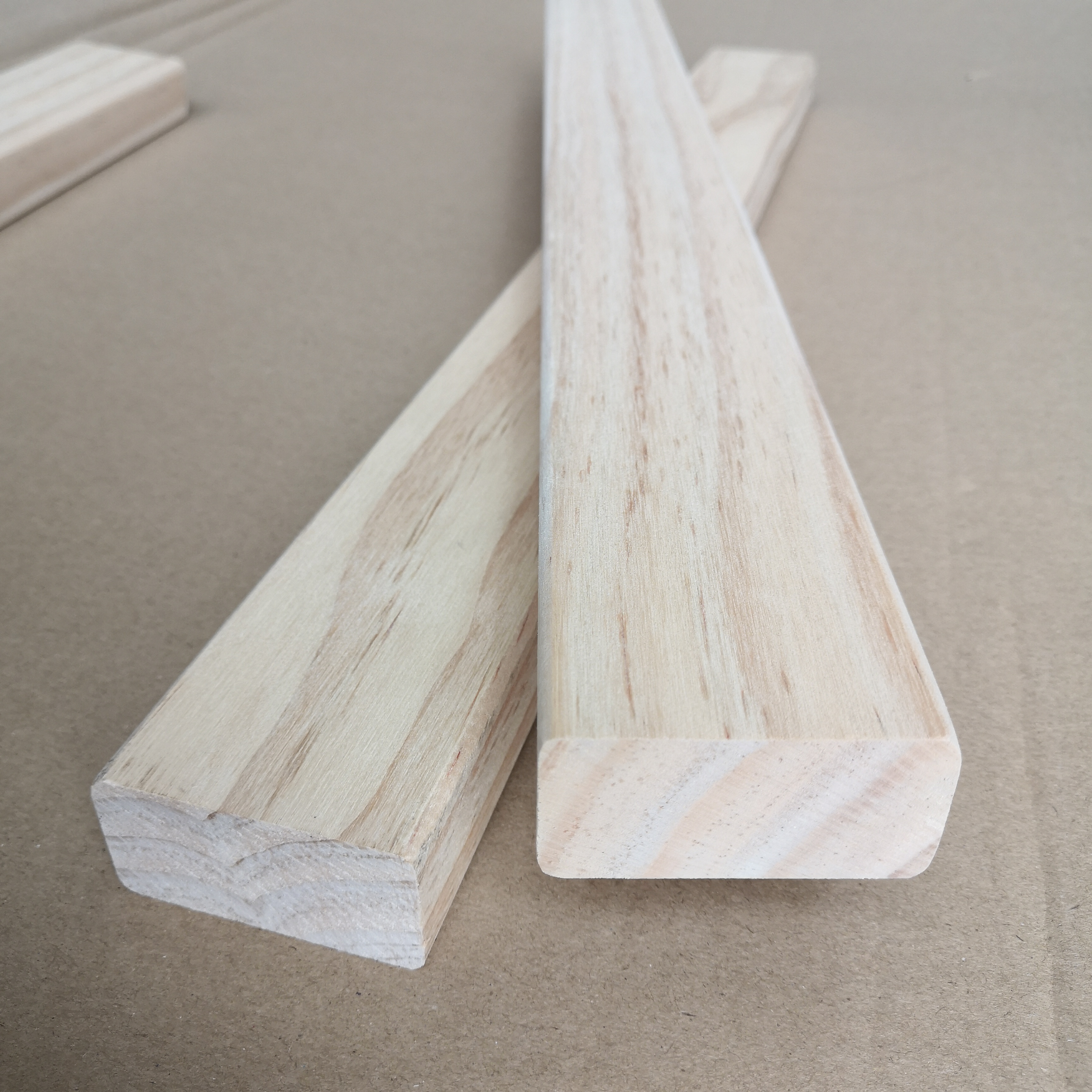 Paulownia Wood Panel Bedroom Bed Frame with Moisture Content of 8%-12% and Wooden Slats