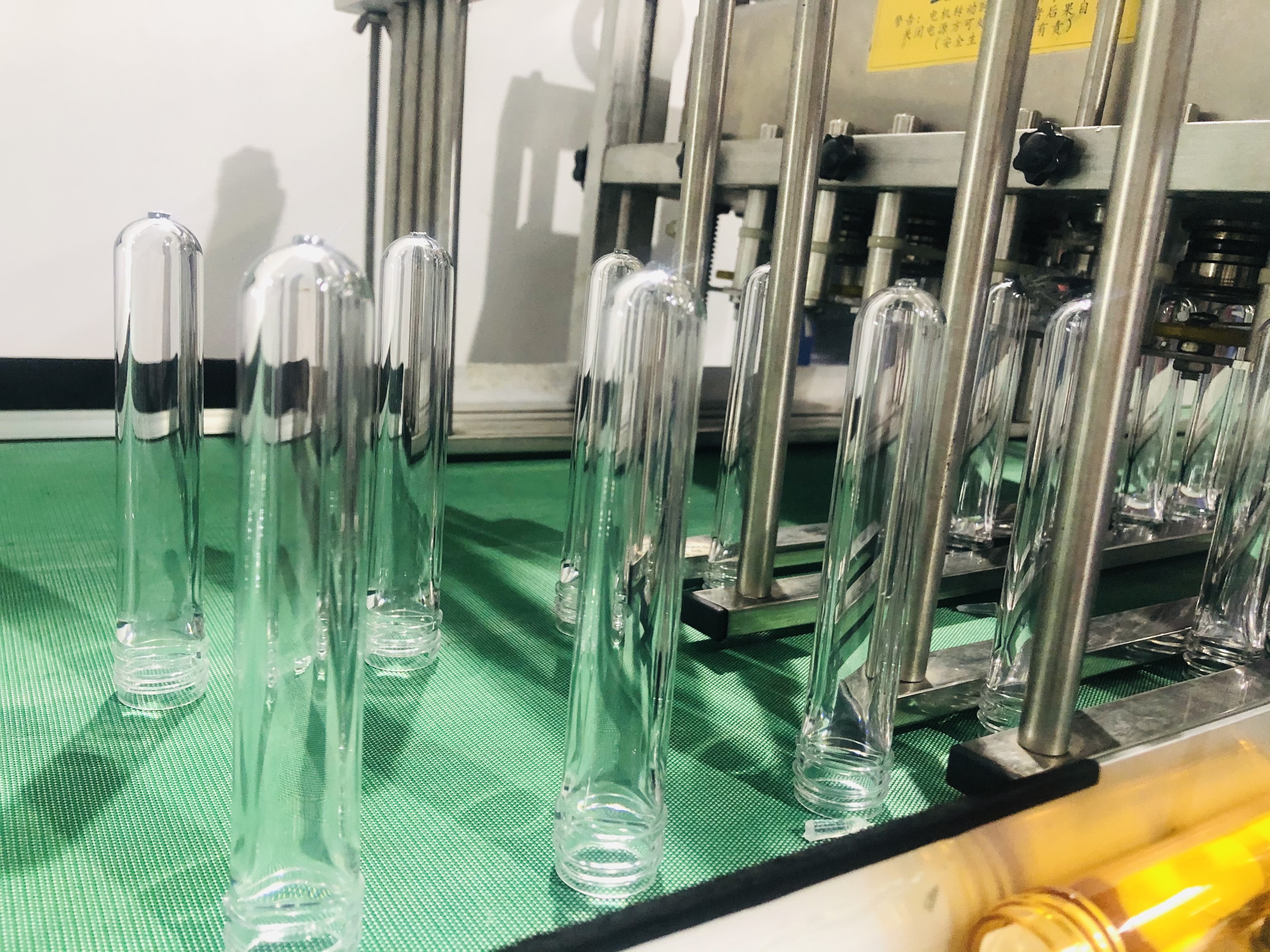 5 Gallon PET Preform 55mm Neck in Blue Color 100% Material for PET Bottle Production
